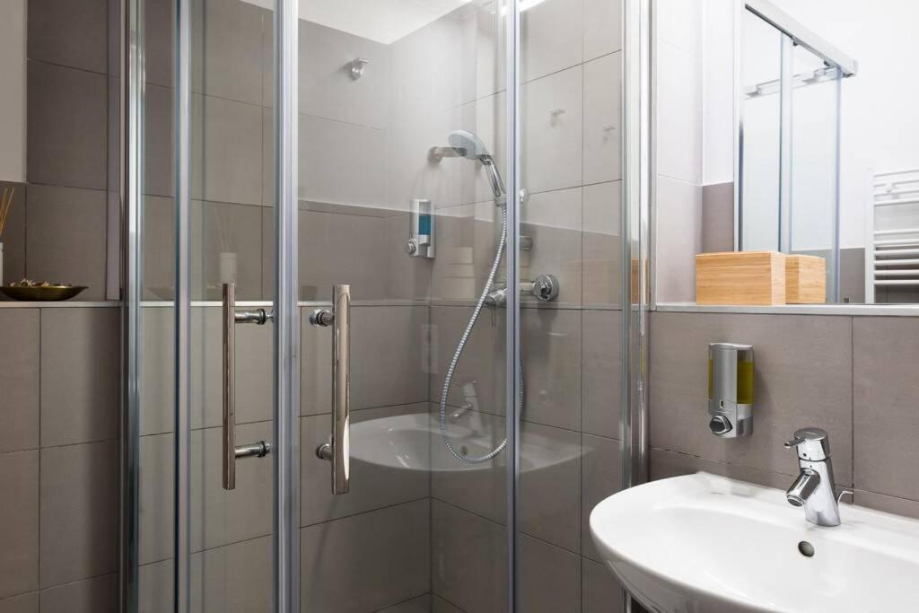 Sc 05 By Rockchair Apartments L Superhost Status L 2 Bedrooms Boxspringbeds Balcony Elevator - Cozy Family & Business Flair Welcomes You! Berlim Exterior foto