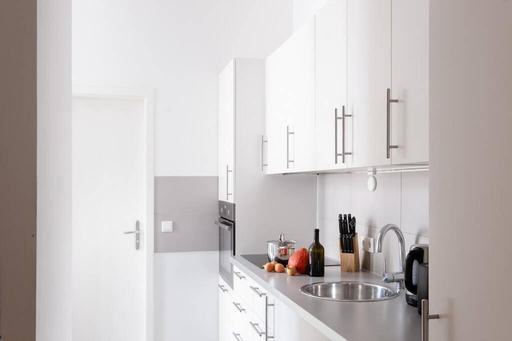 Sc 05 By Rockchair Apartments L Superhost Status L 2 Bedrooms Boxspringbeds Balcony Elevator - Cozy Family & Business Flair Welcomes You! Berlim Exterior foto
